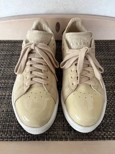 รองเท้าผ้าใบ Diadora หนังกลับสีเบจ + หนังแก้ว 24.5ซม