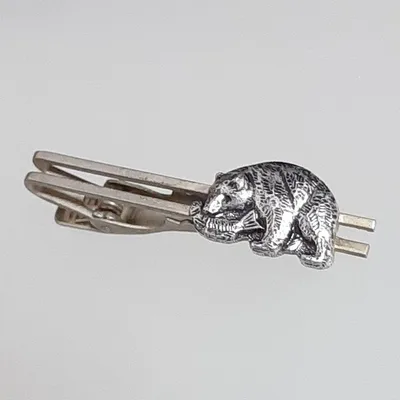 ネクタイピン ビンテージ 熊 フィッシュベア リアル動物モチーフ 彫刻風