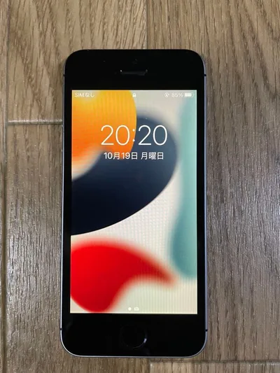 Apple iPhone SE 16GB バッテリー最大容量100%