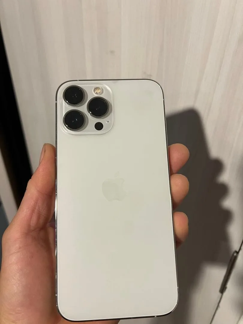 Apple iPhone 13 Promaxシルバー 本体