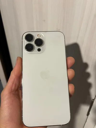 Apple iPhone 13 Promaxシルバー 本体