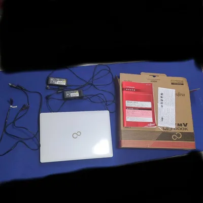 ノートパソコン FUJITSU LIFEBOOK AH50/B3 ホワイト