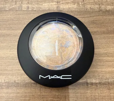 M・A・C ミネラライズ スキンフィニッシュ ライトスカペード