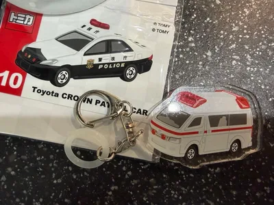 トミカ アクリルキーホルダー 救急車、トミカステッカーセット