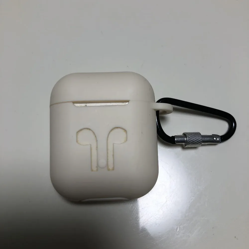AirPods ケース付き