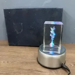 ②3F 【動作確認済】花と蝶 3Dレーザー彫刻 クリスタルガラス LED回転台座