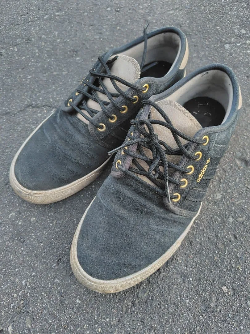 adidas スニーカー ブラック ゴールド