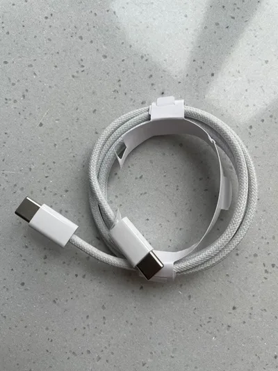 USB-C to USB-C ケーブル ホワイト