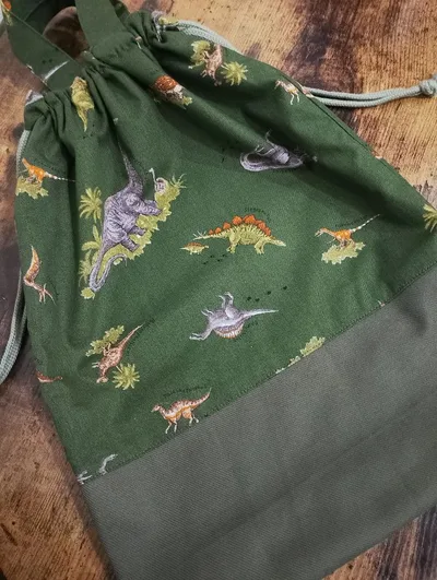 ハンドメイド 体操着袋 お着替え袋 恐竜 入園入学