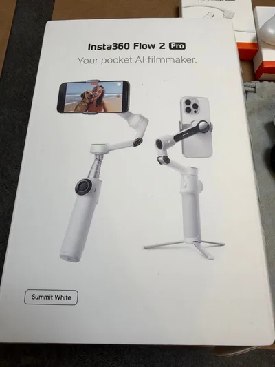 Insta360 Flow 2 Pro クリエイターキット ホワイト ジンバル