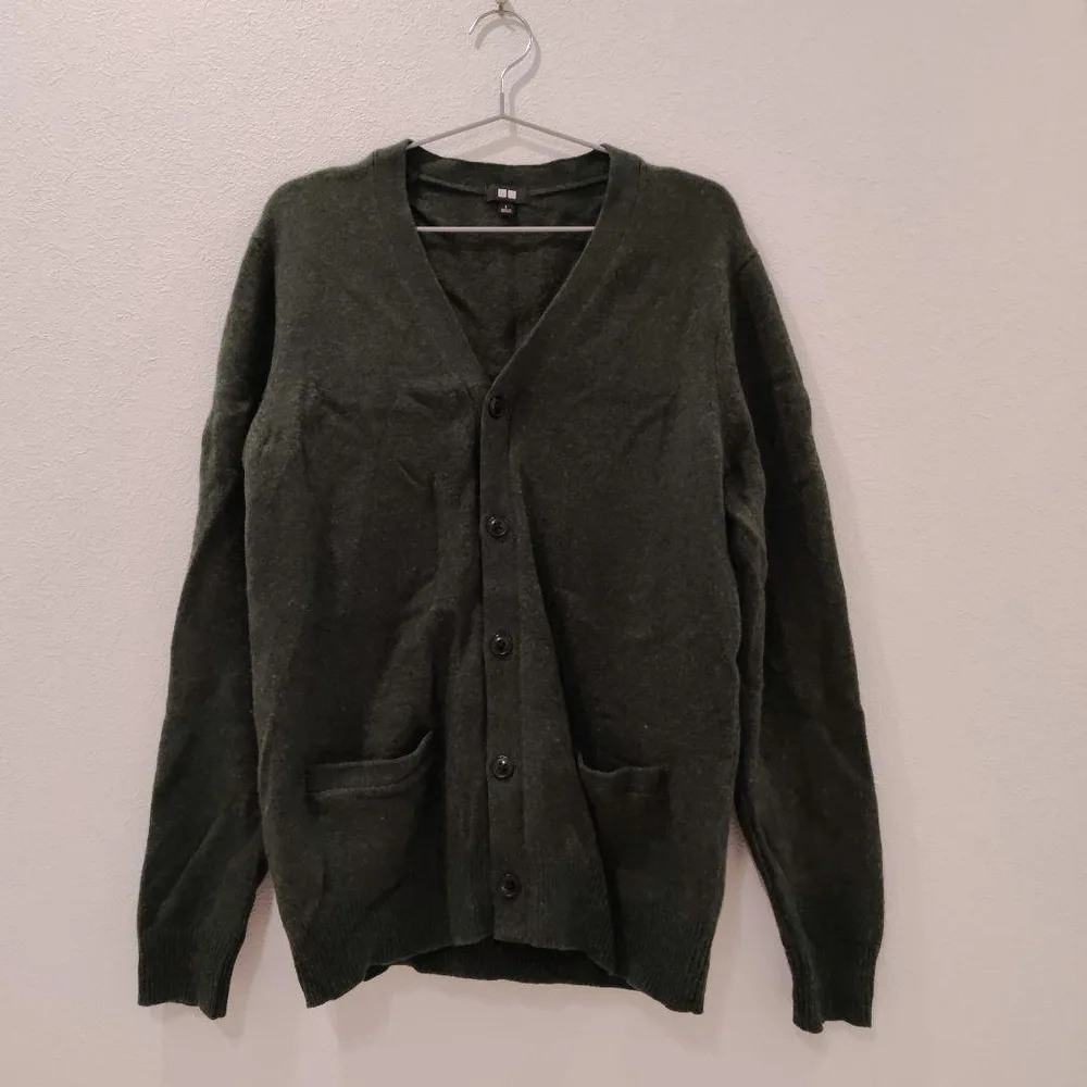 UNIQLOプレミアムラム Vネックカーディガン(長袖)ダークグリーン Mサイズ