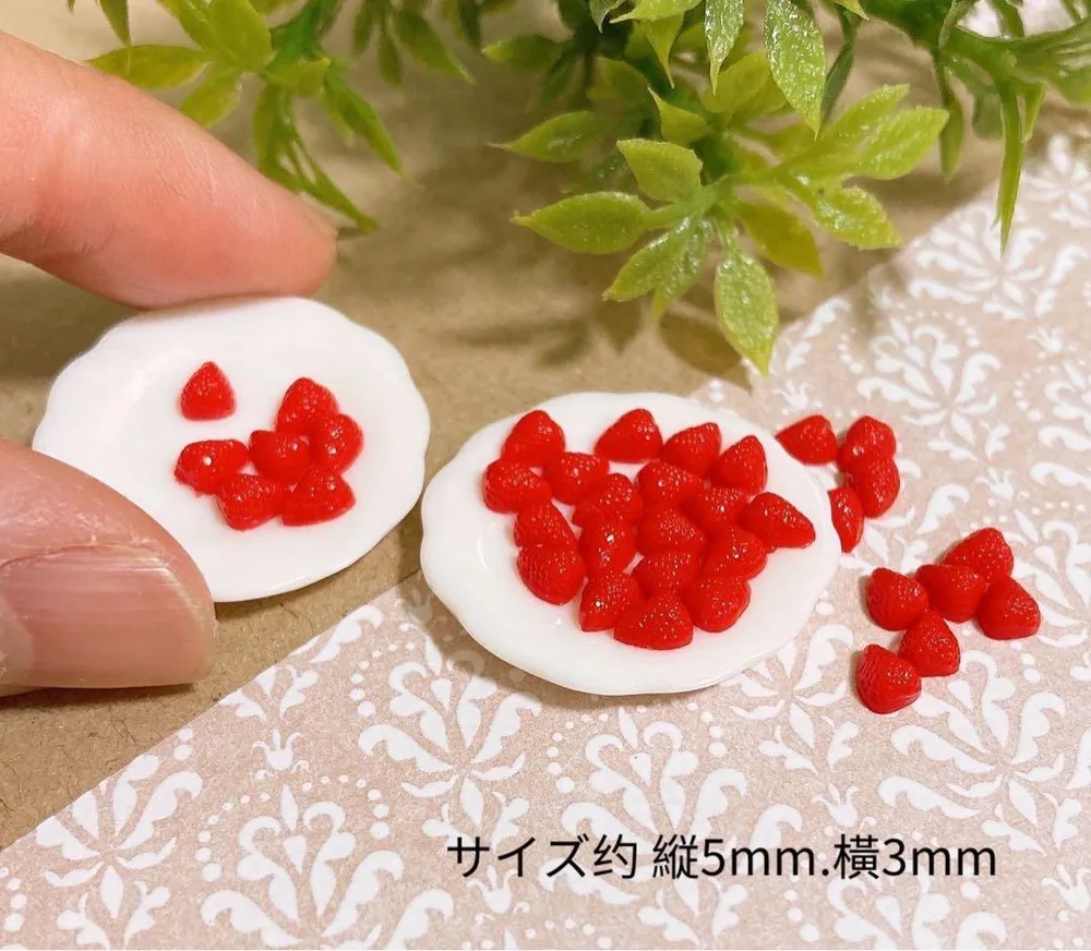 No.02 ミニチュア いちご デコパーツ フェイクフード材料 約50個ほど