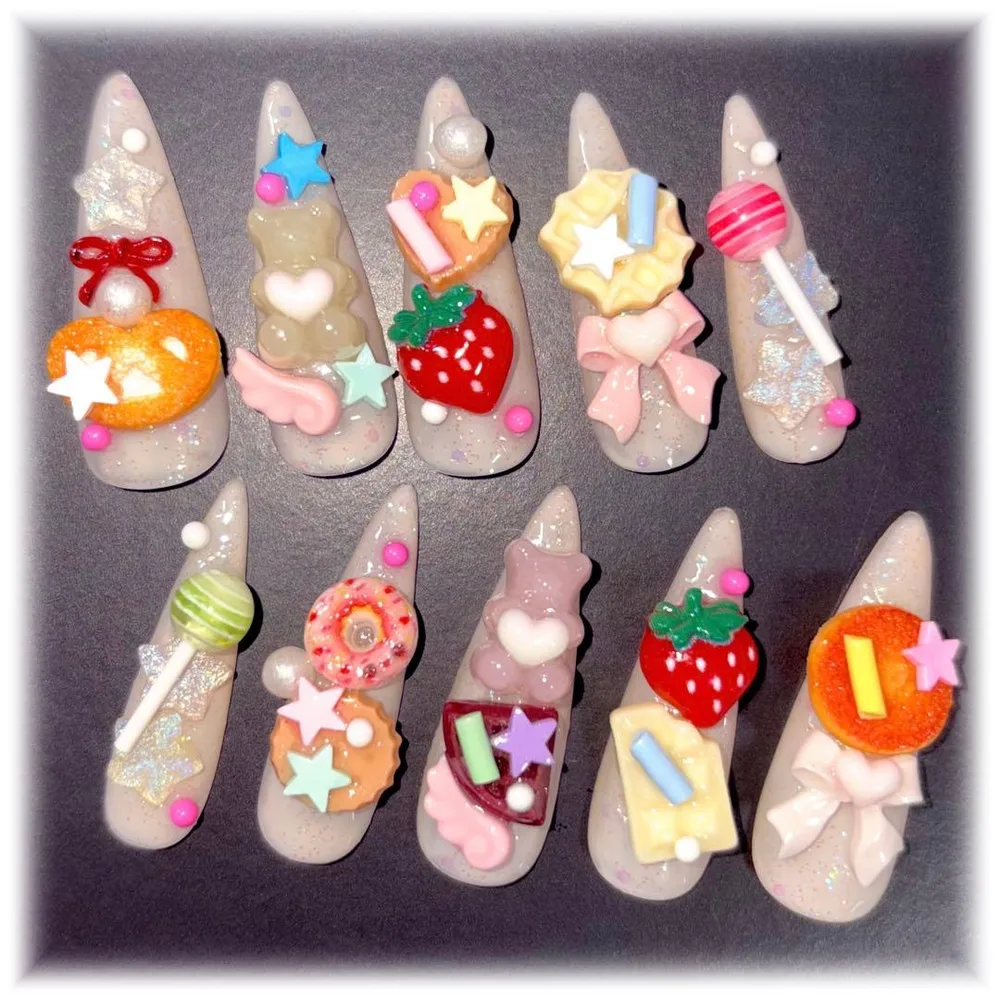 【現品】 ネイルチップ 平成女児 お菓子 ゴテゴテ いちご ハンドメイド