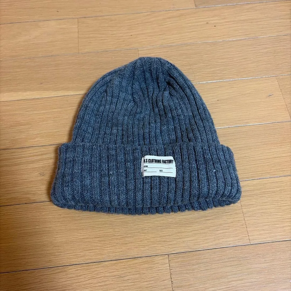 GU グレー ニット帽