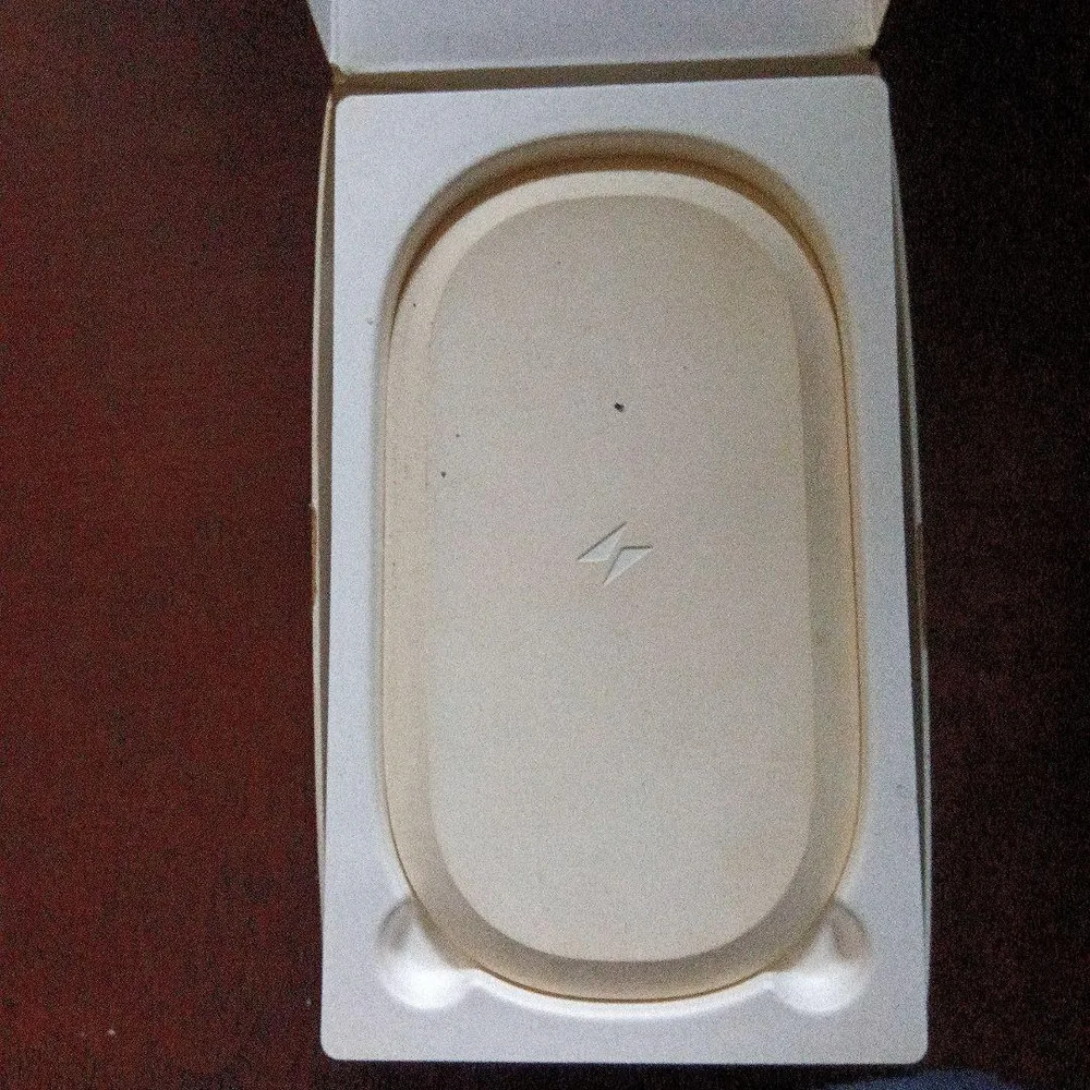 ワイヤレス充電器 本体