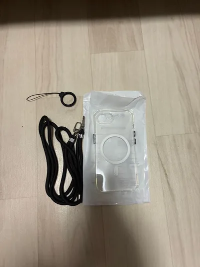 MagSafe対応 iPhone16e・17e用クリアケース ストラップ付き
