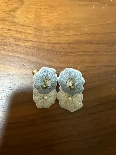 刺繍フラワーモチーフ イヤリング