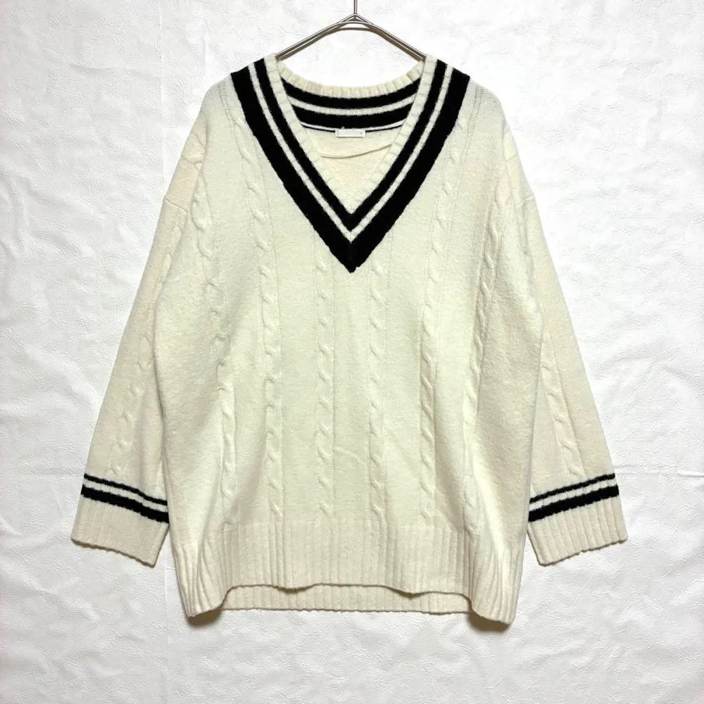 ★GU ジーユー チルデンセーター ケーブルニット Vネック ライン 白 M