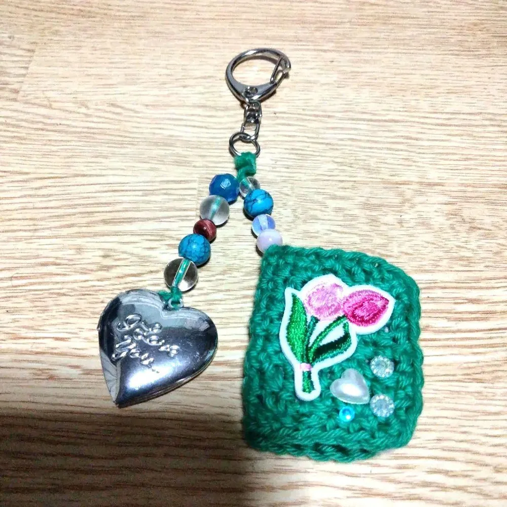ハンドメイド キーホルダー チューリップ ロケットチャーム