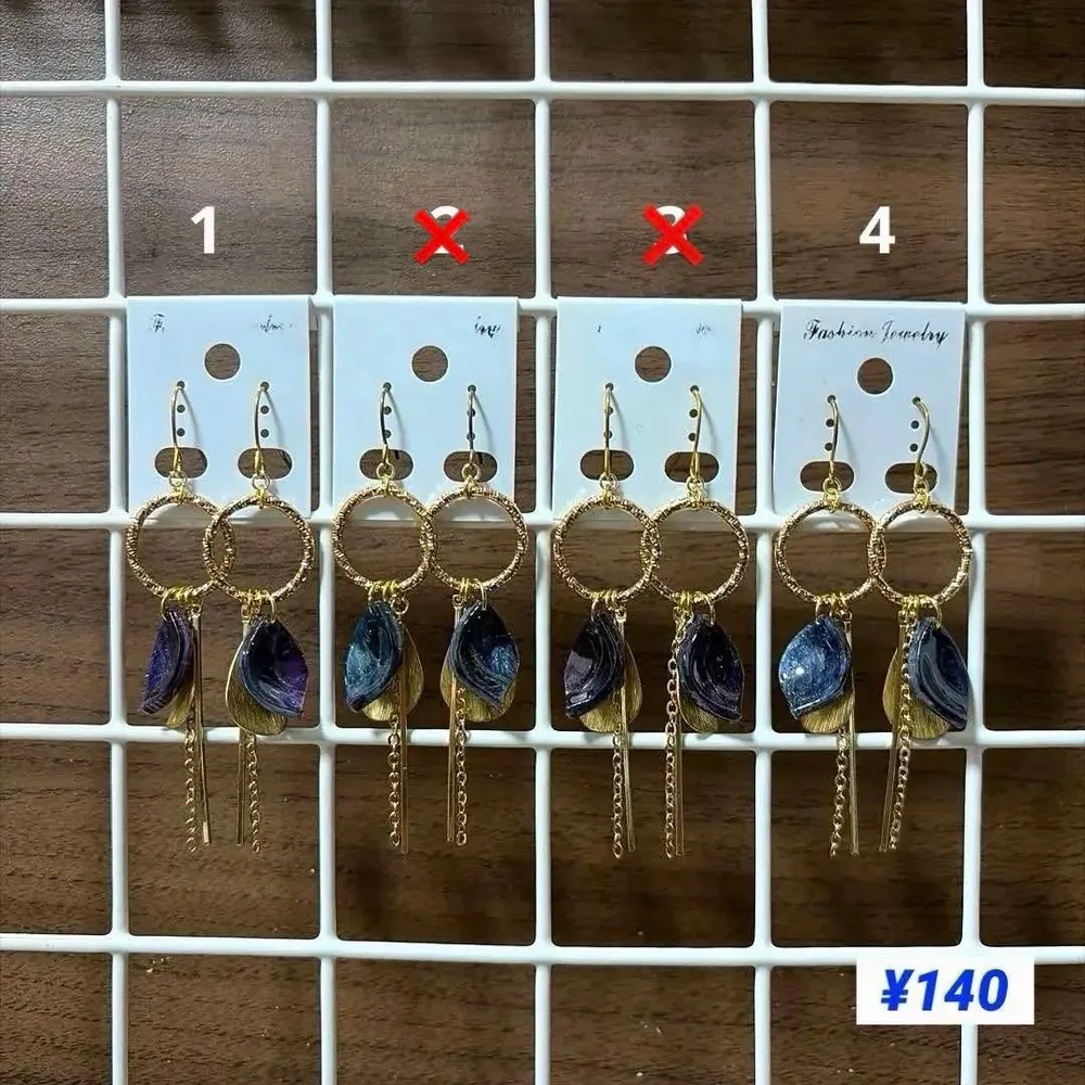 オーロラ花びらのじゃらピアス イヤリング 再販可能ですが色は要相談です