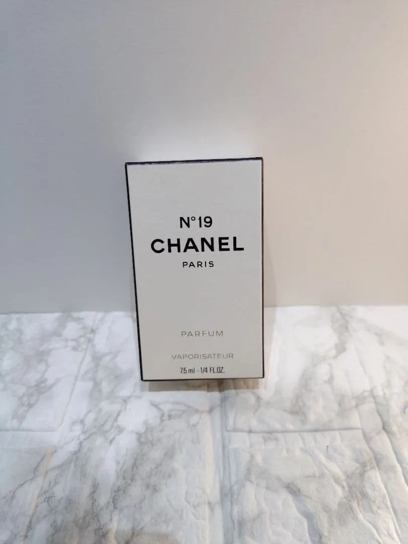 シャネル N°19 パルファム 7.5ml ヴァポリザター 箱付き