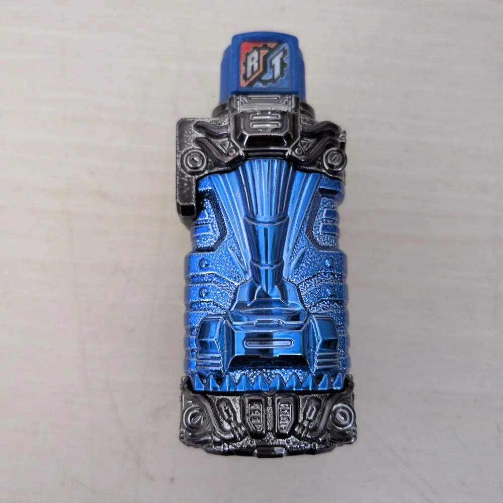 『仮面ライダービルド』タンクフルボトル(キラキラメッキバージョン / 青)