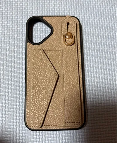เคส iPhone16Plus สีเบจ ช่องใส่การ์ด พร้อมเข็มขัด