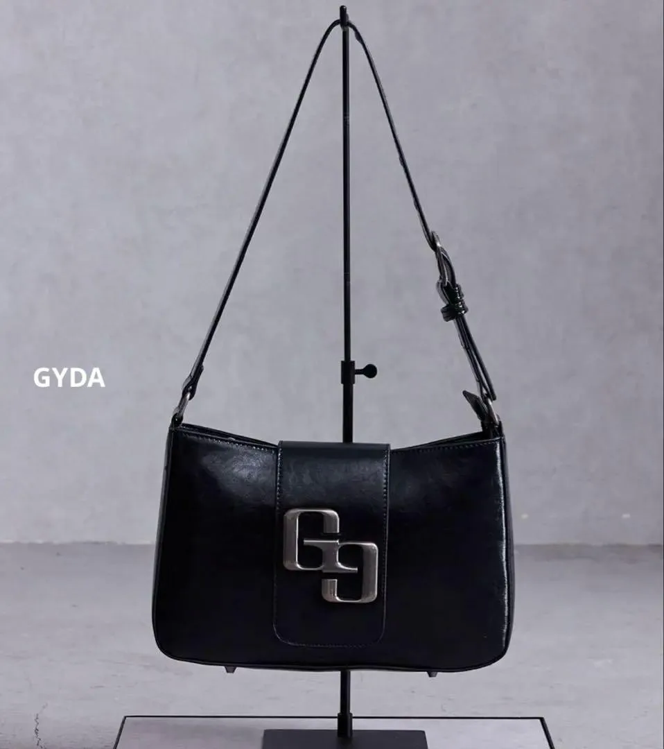 กระเป๋าถือ สีดำ GYDA