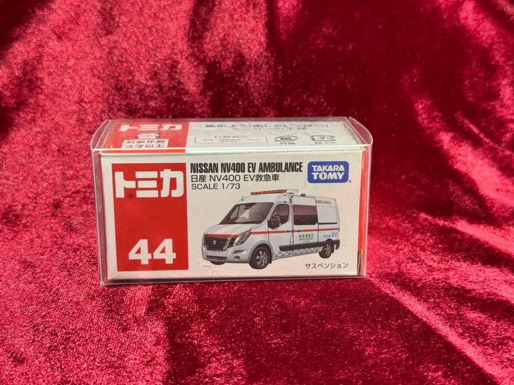 トミカ 44 NISSAN NV400 EV AMBULANCE日産 EV救急車