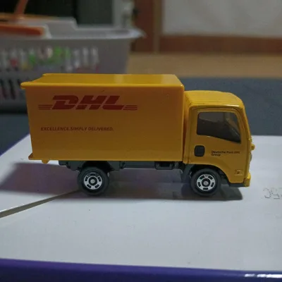 トミカ DHL ISUZU ELF 2007