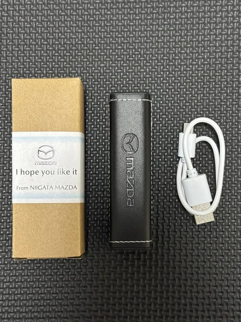 MAZDAロゴ入りモバイルバッテリー