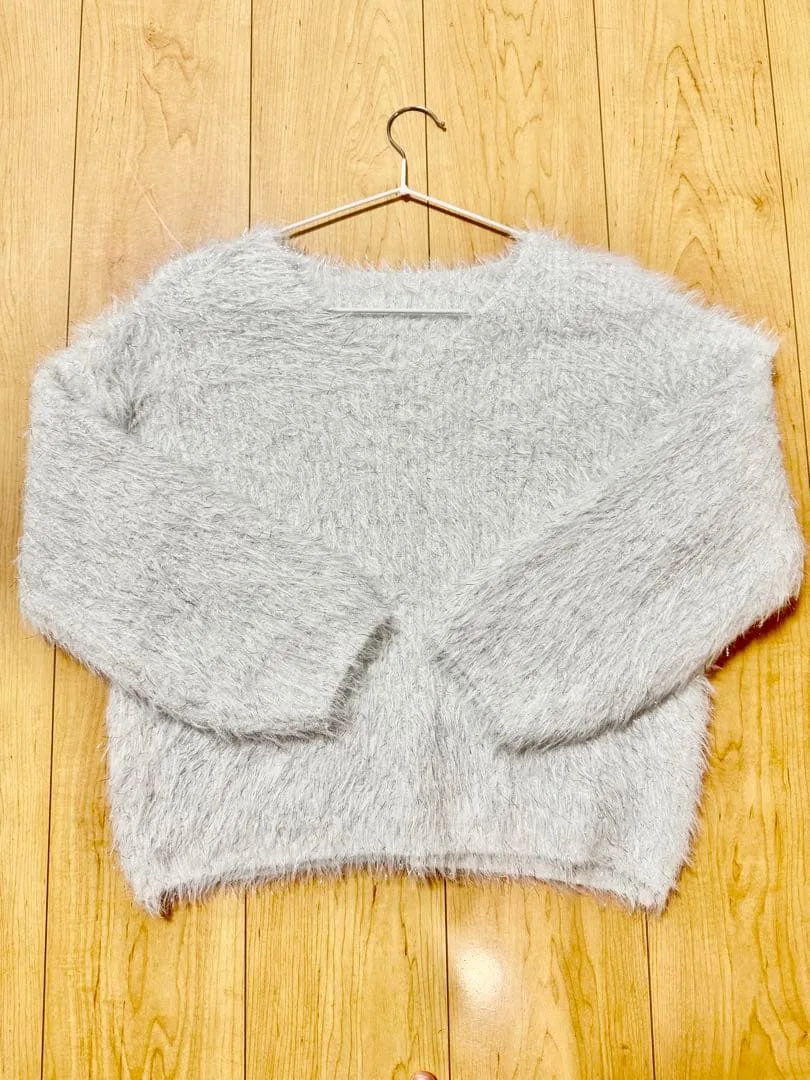 【新品】ニット Vネック シャギー 長袖 ホワイト 白 ラメ GRL風