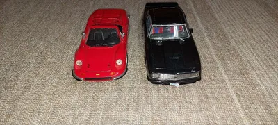 【1/18 2台セット】シボレー カマロ Z28 & フェラーリ ディノ