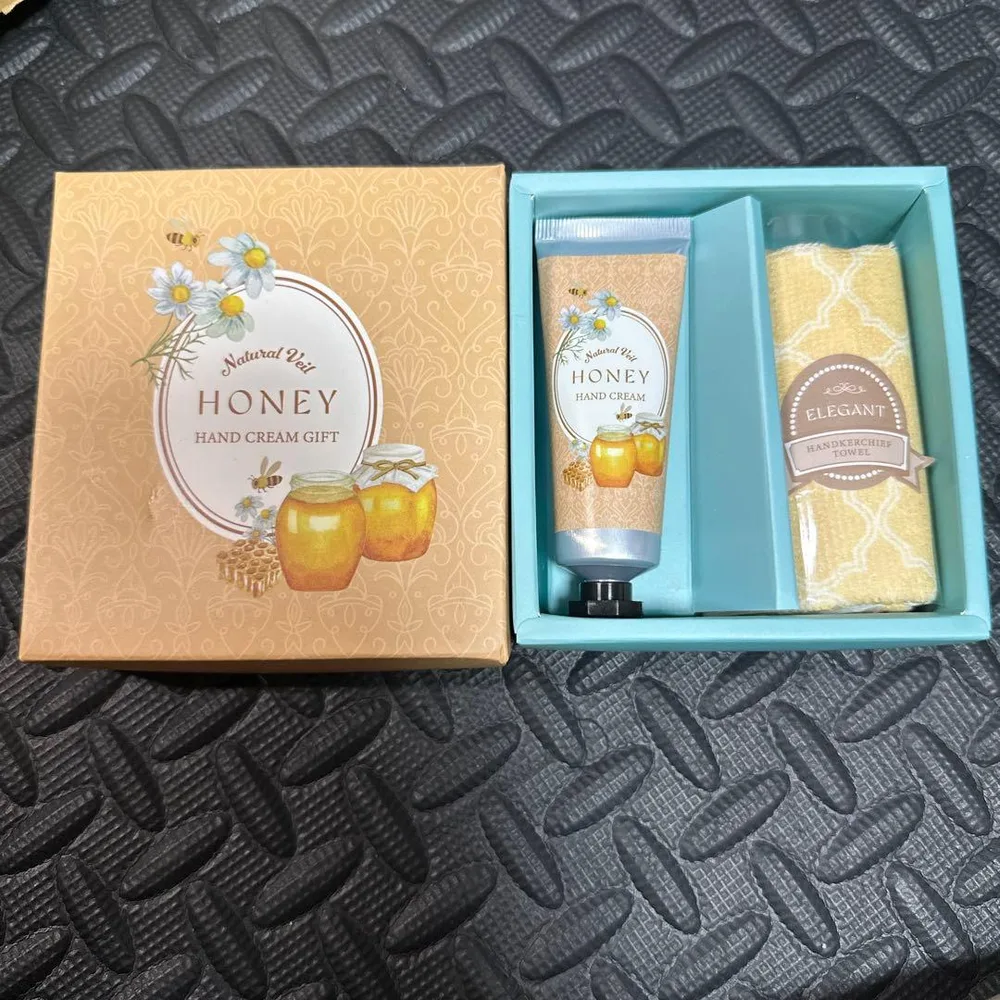 ชุดของขวัญผ้าเช็ดหน้าแฮนด์ครีม Natural Veil HONEY