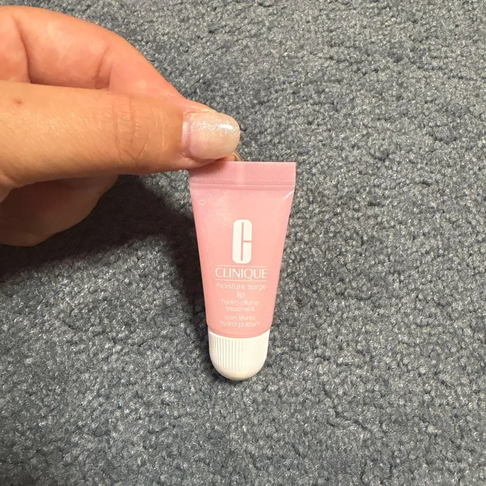 クリニーク モイスチャーサージ ハイドロプランプ リップ トリートメント 7ml
