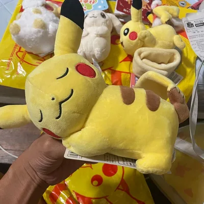ポケモン ピカチュウ ぬいぐるみ 寝そべり