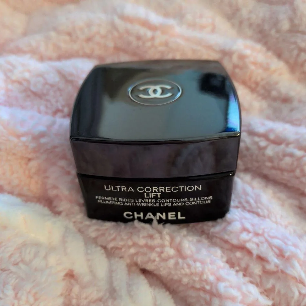 CHANEL ULTRA CORRECTION LIFT リップトリートメント