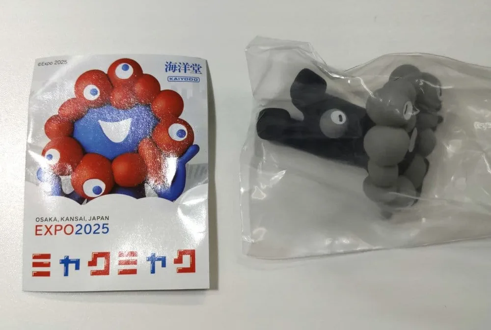 海洋堂 ミャクミャク フィギュア ねころび リバースカラーver ガチャ