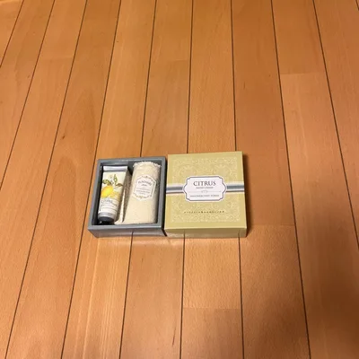 CITRUS ハンドクリーム&ふんわりハンカチ ギフトセット
