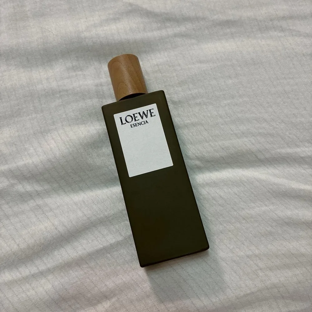 LOEWE ESENCIA オードゥ トワレ50ml※カルティエおまけ付