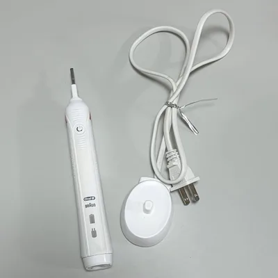 BRAUN Oral-B 電動歯ブラシ 本体 充電器付き