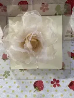 ホワイトフラワー コサージュ ブローチ