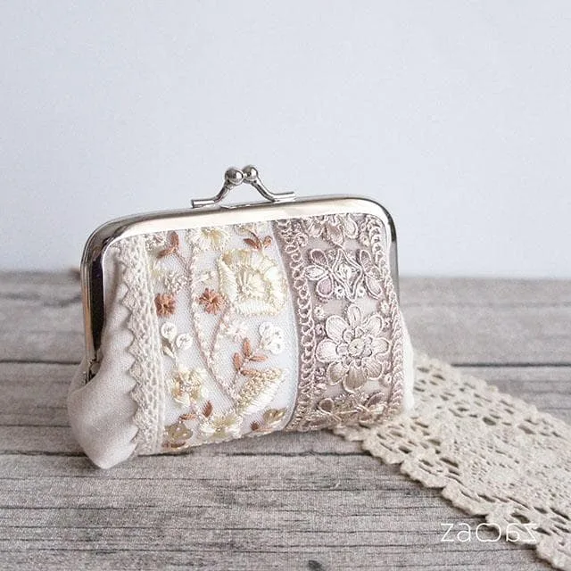 ミニがま口ポーチ*インド刺繡リボン*ベージュ