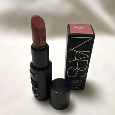 NARS エクスプリシット リップスティック 832
