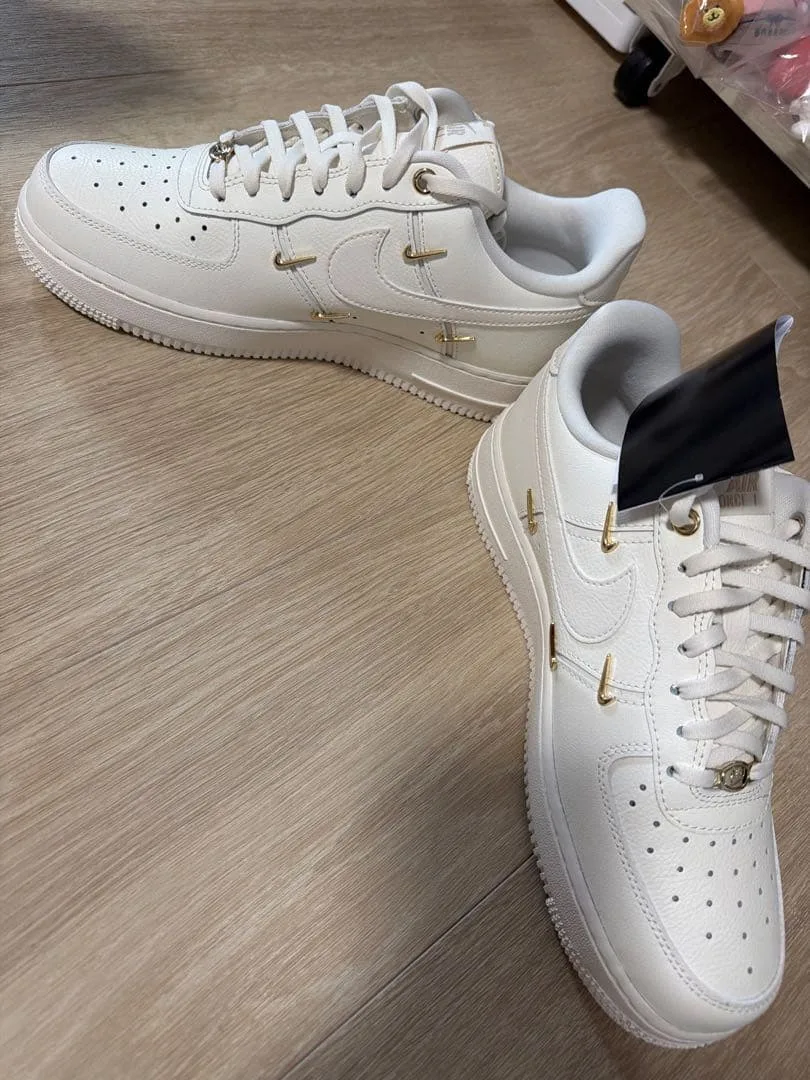 Nike Air Force 1 '07 LX ทองคำขาว