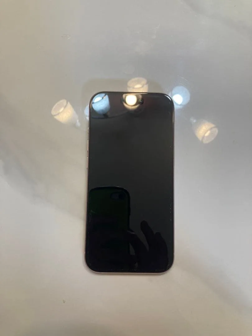 Apple iPhone 15 本体 ピンク 背面割れあり