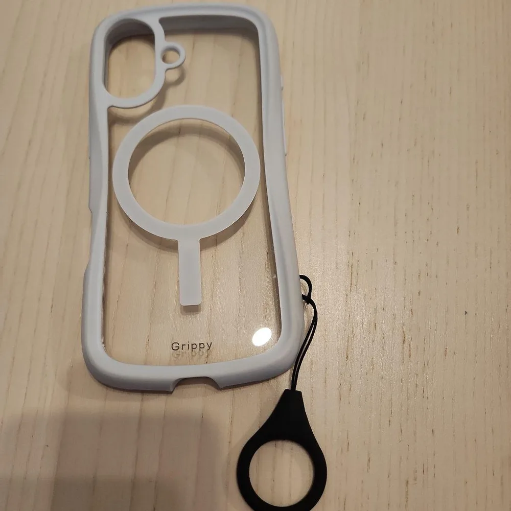 Grippy iPhone17用ケース マグネット対応 ストラップ付き
