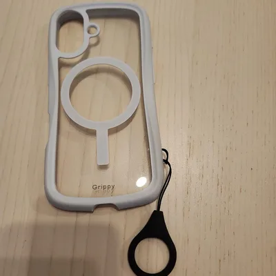 Grippy iPhone17用ケース マグネット対応 ストラップ付き
