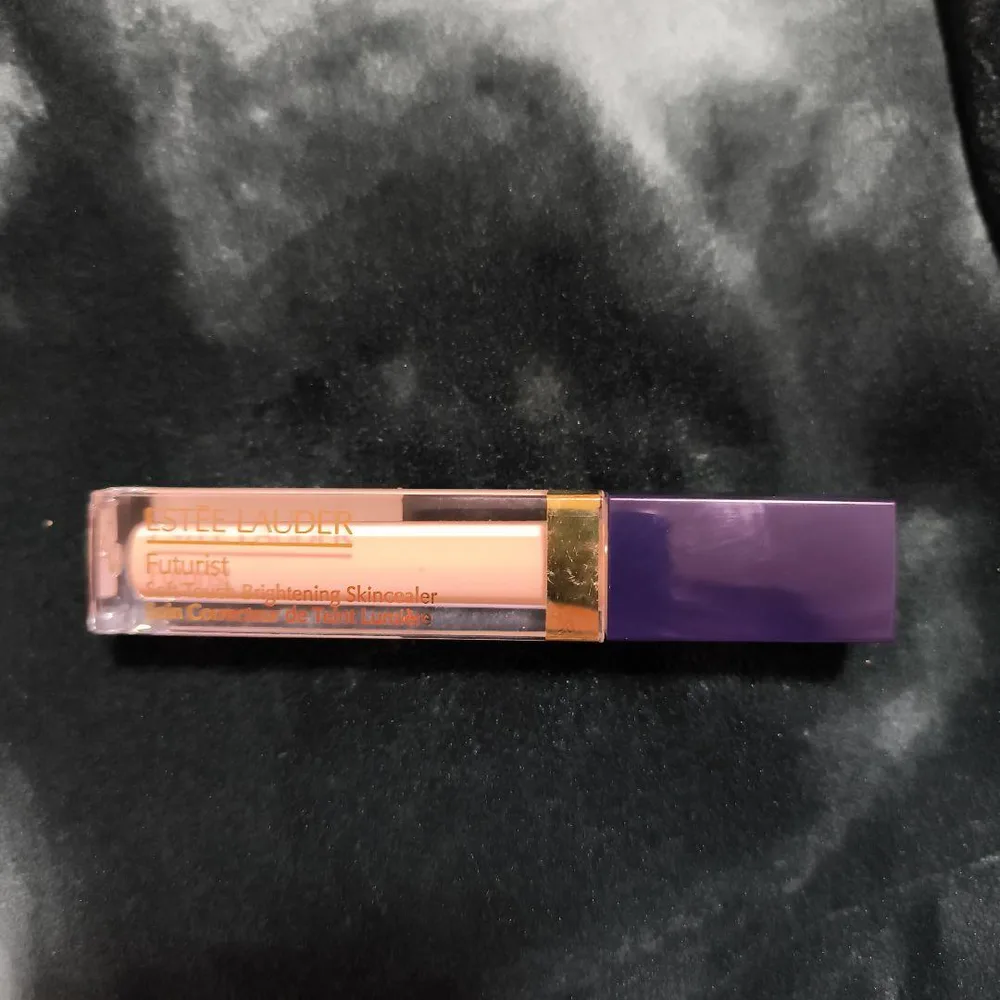 ESTEE LAUDER フューチャリストソフトタッチブライトニングスキン