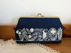カントリーロードの刺しゅう 口金ポーチ ハンドメイド